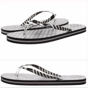 NEW Vera Bradley Black White Flip Flops (M)